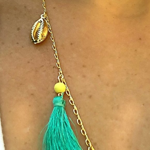 🎉🛍 Sold! HP Gold Cowrie shell Tassel Necklace - Picture 3 of 9